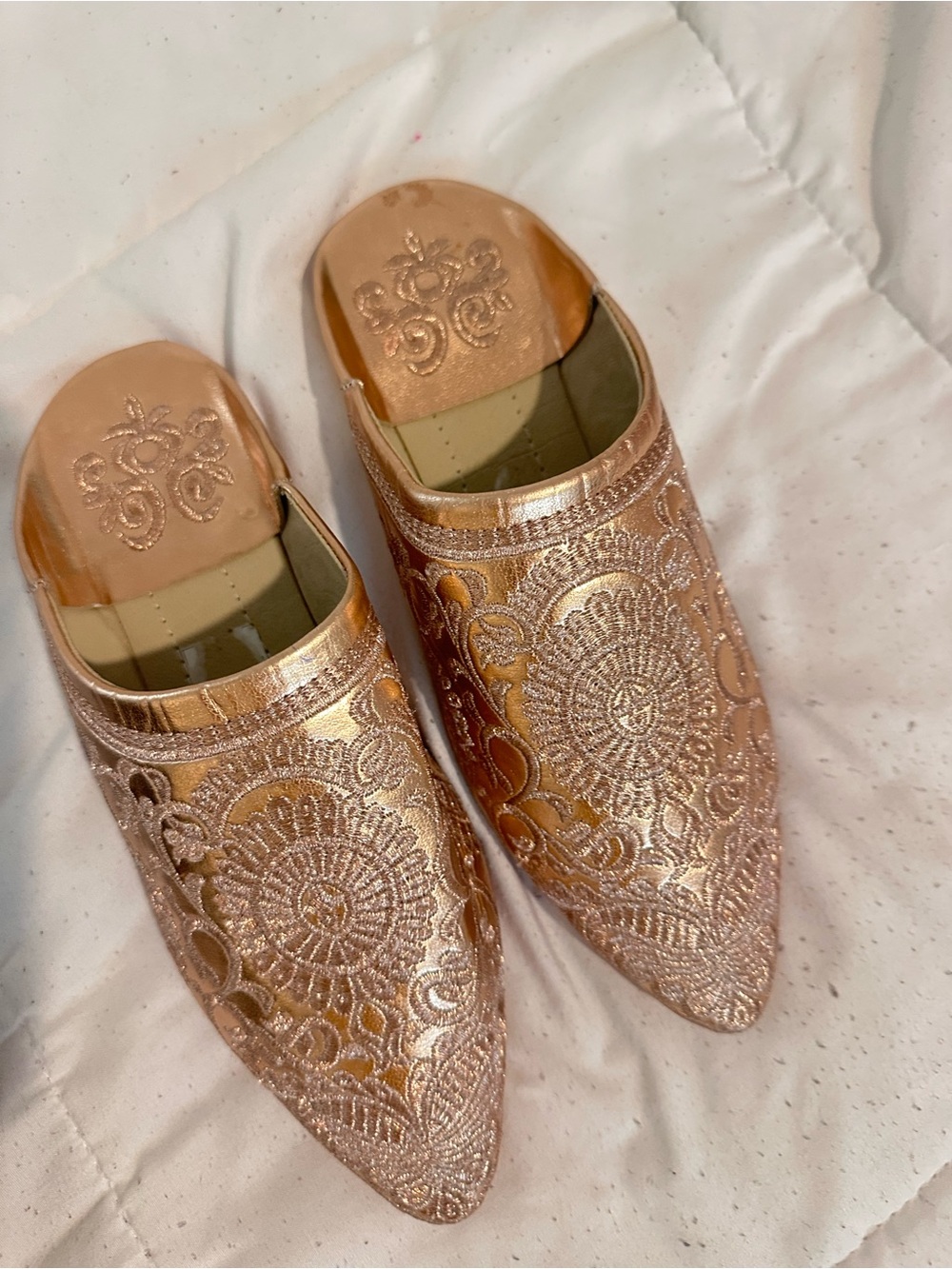 Traditional Moroccan Rose Gold Pointed- Toe Slip-On Mules